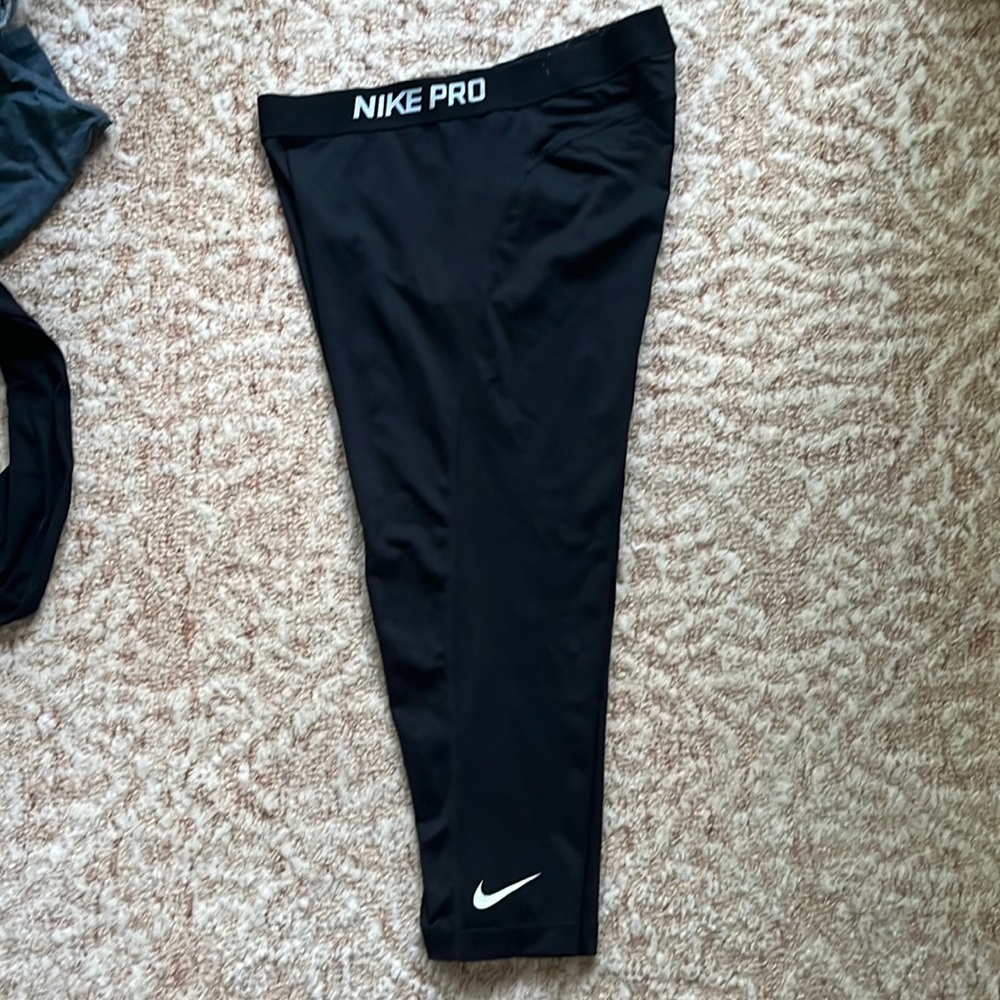 Nike pro womens crop loggings size M